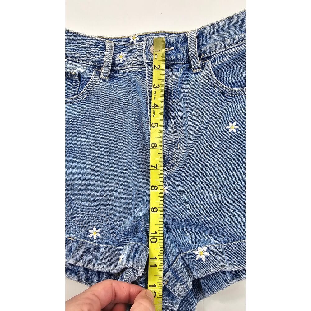 Pacsun raining daisies floral embroidered jean cuffed mom shorts 28 high rise - Picture 5 of 7